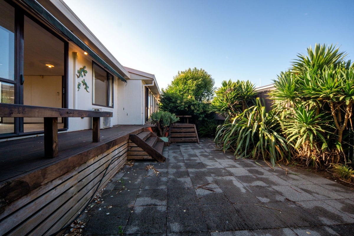 6 Minifie Avenue, Melville, Hamilton - Carousel 1