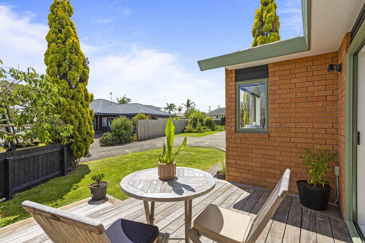 678B Te Atatu Road, Te Atatu Peninsula, Auckland - Carousel 2