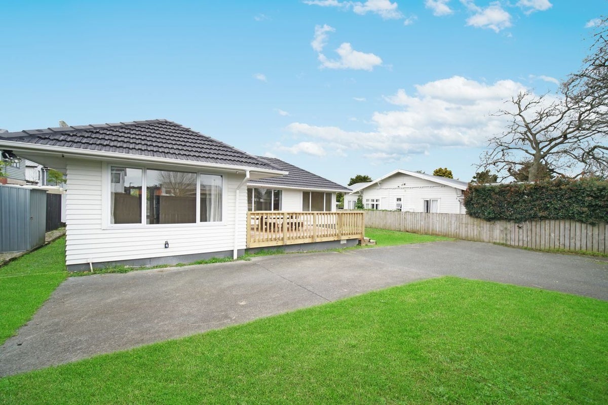 8 Border Road, Henderson, Auckland - Carousel 11