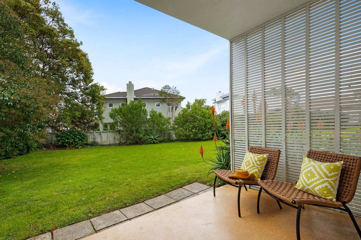3/133 SHAKESPEARE Road, Milford, Auckland - Carousel 2