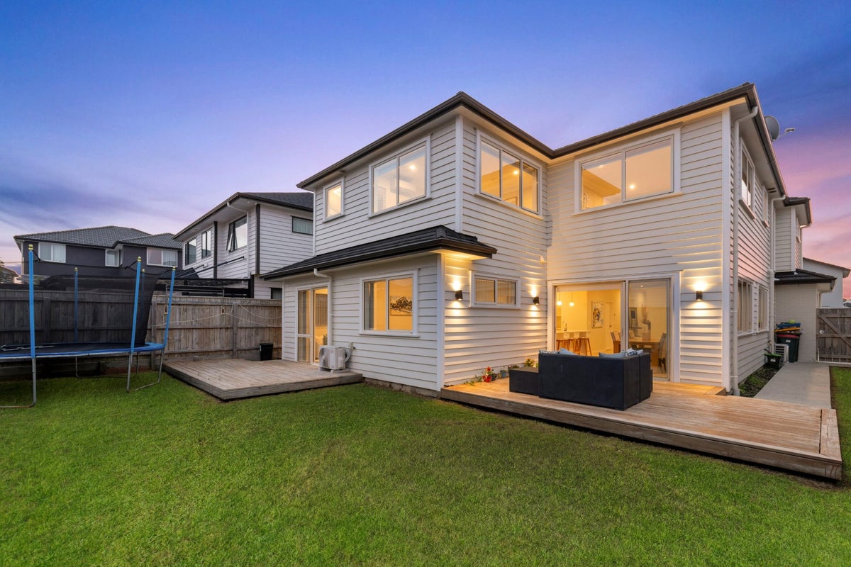 33 Nightingale Road, Flat Bush, Auckland - Carousel 2