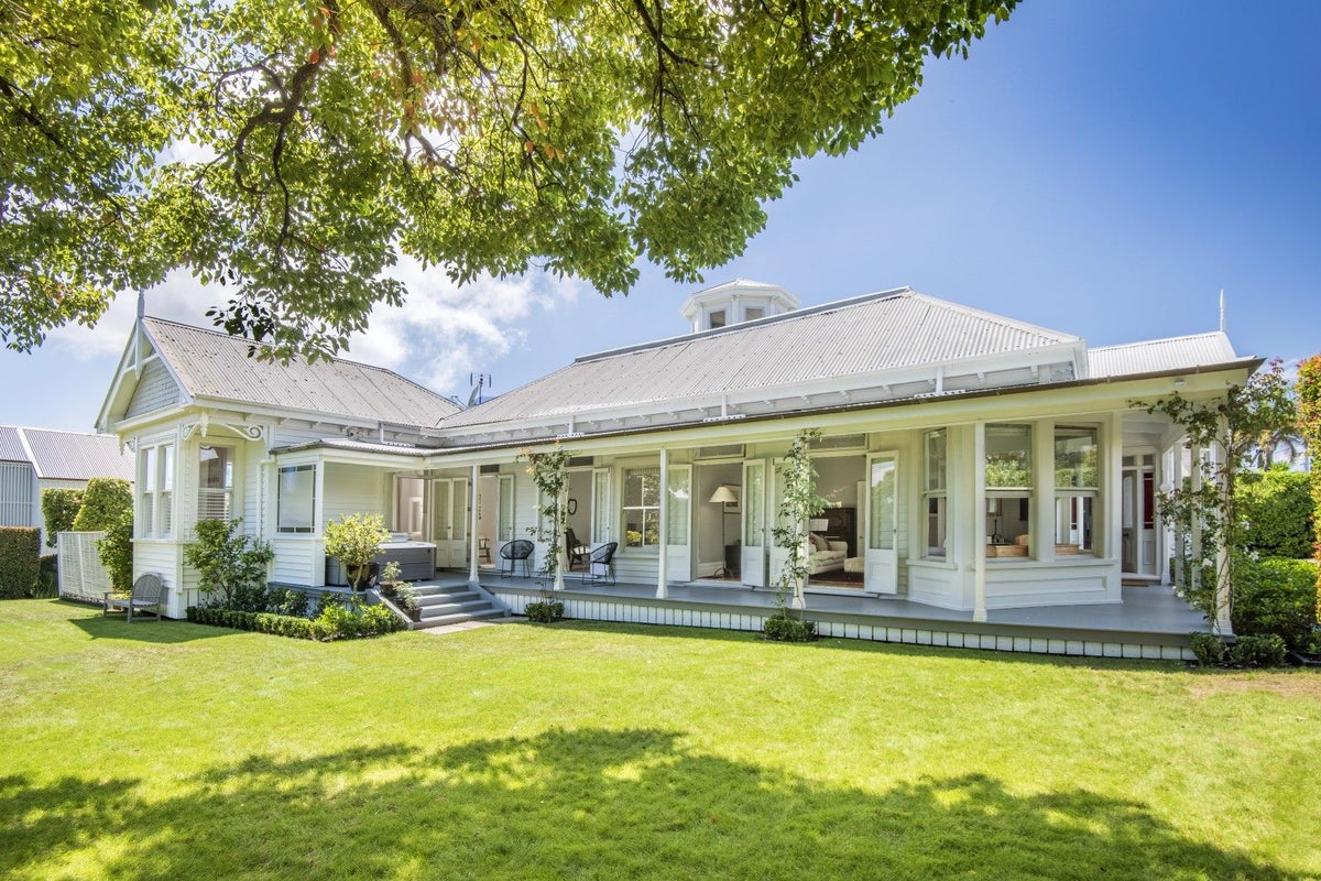 126 Calliope Road, Stanley Point, Auckland - Carousel 1