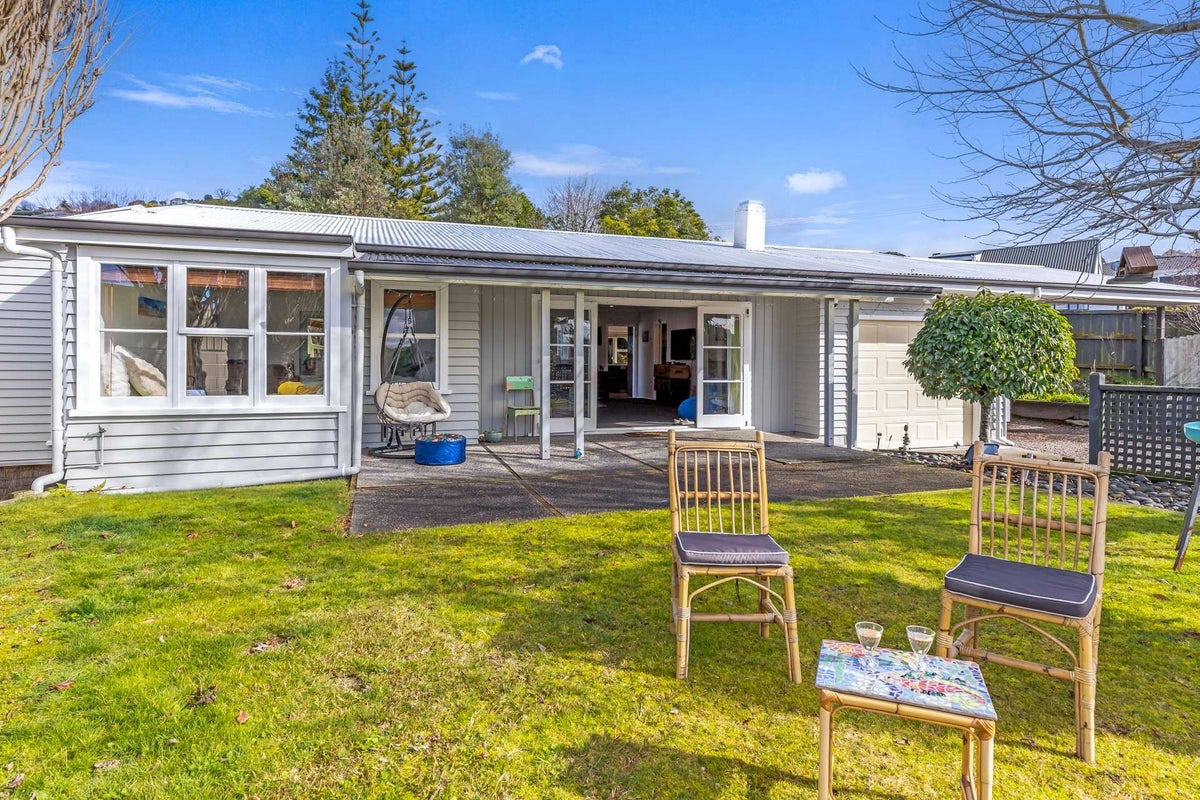 2 Alberta Street, Acacia Bay, Taupo - Carousel 1