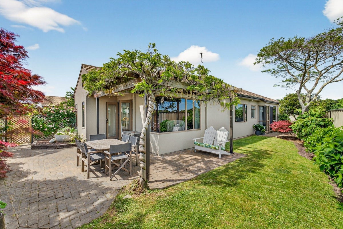 13 Aintree Place, Taradale, Napier - Carousel 1