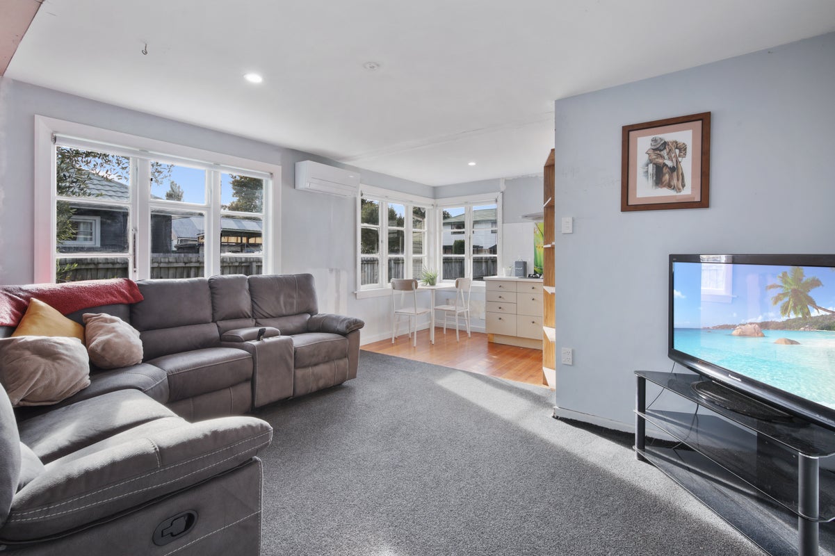 238 Westminster Street, Mairehau, Christchurch - Carousel 1