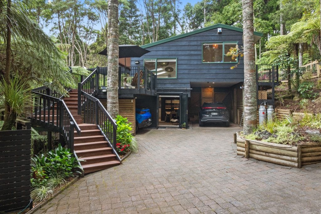 37 Wirihana Road, Titirangi, Auckland - Carousel 1