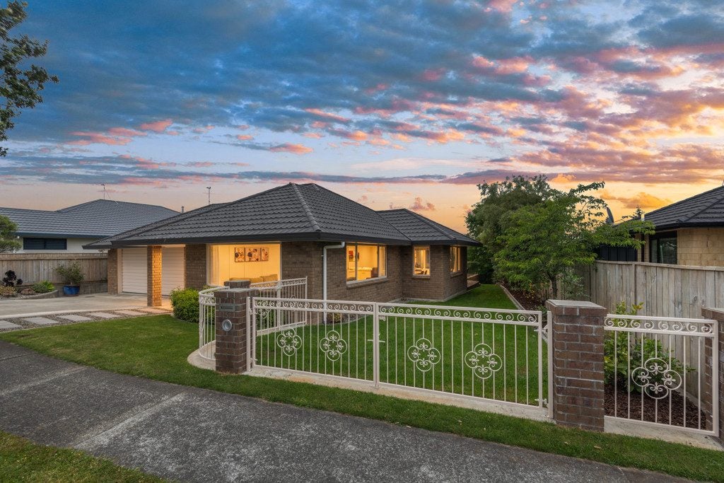 158 Ruapehu Drive, Fitzherbert, Palmerston North - Carousel 1