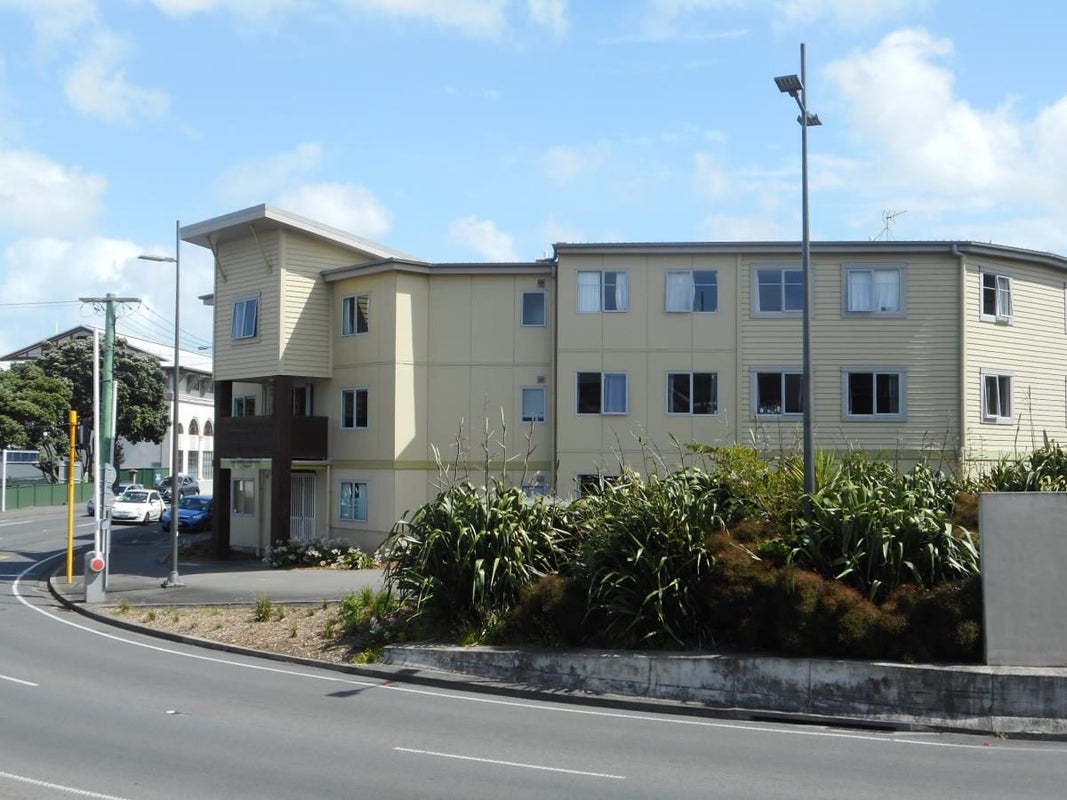 24/4 Sussex Street, Mount Cook, Wellington - Carousel 1