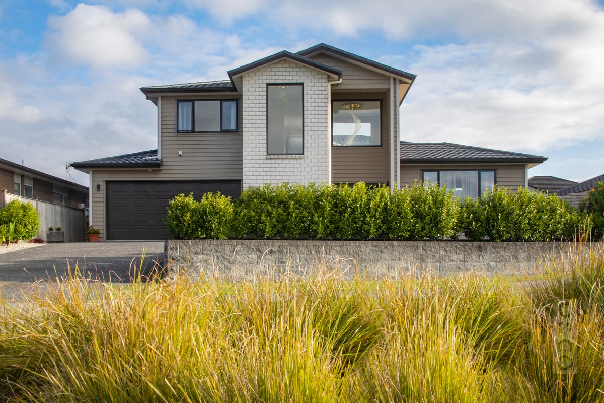 36 Riverhead Point Drive, Riverhead, Riverhead - Carousel 2
