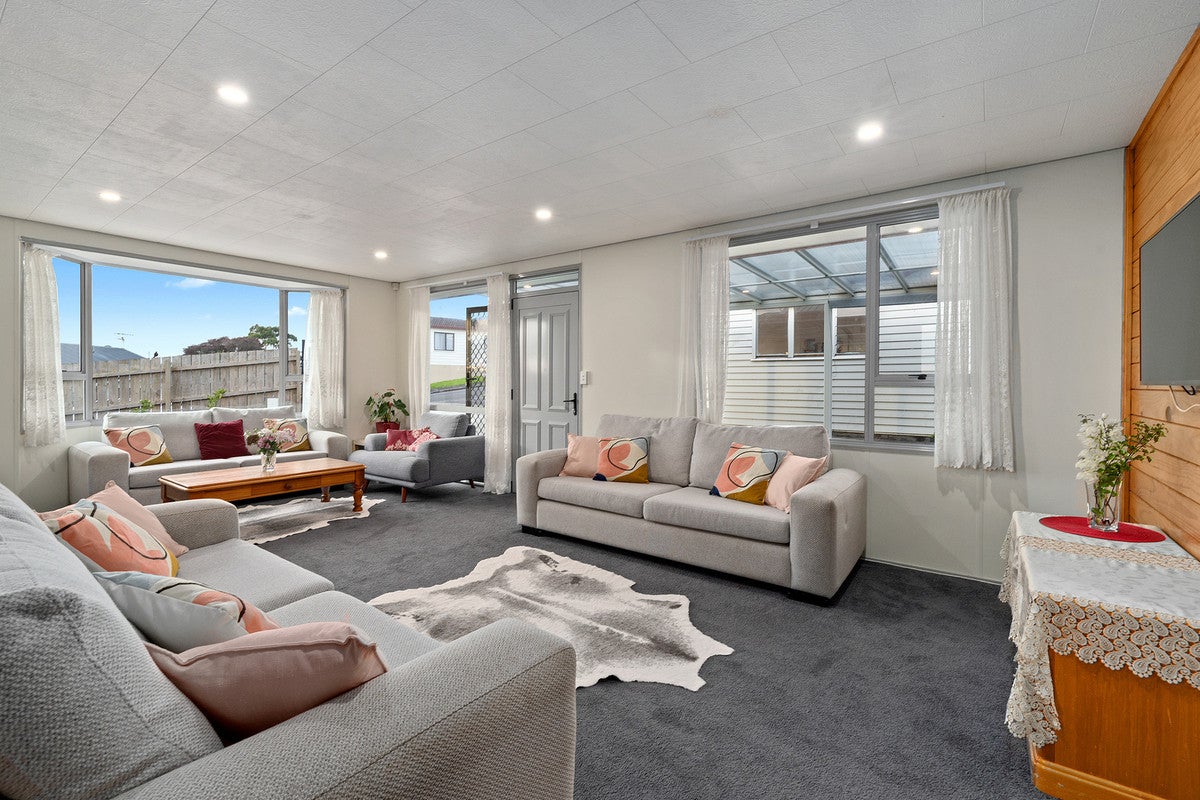 13 Grenadine Place, Unsworth Heights, Auckland - Carousel 1