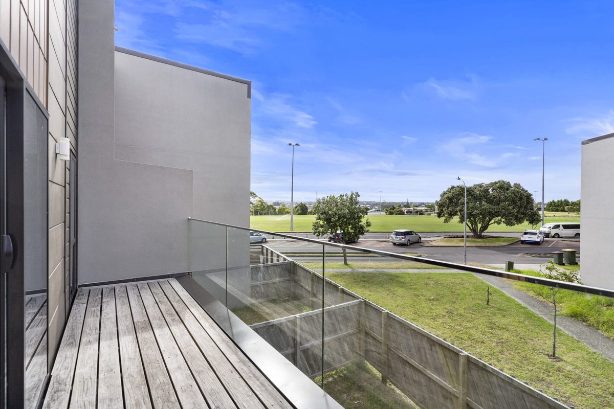 24 Meritage Lane, Te Atatu South, Auckland - Carousel 2