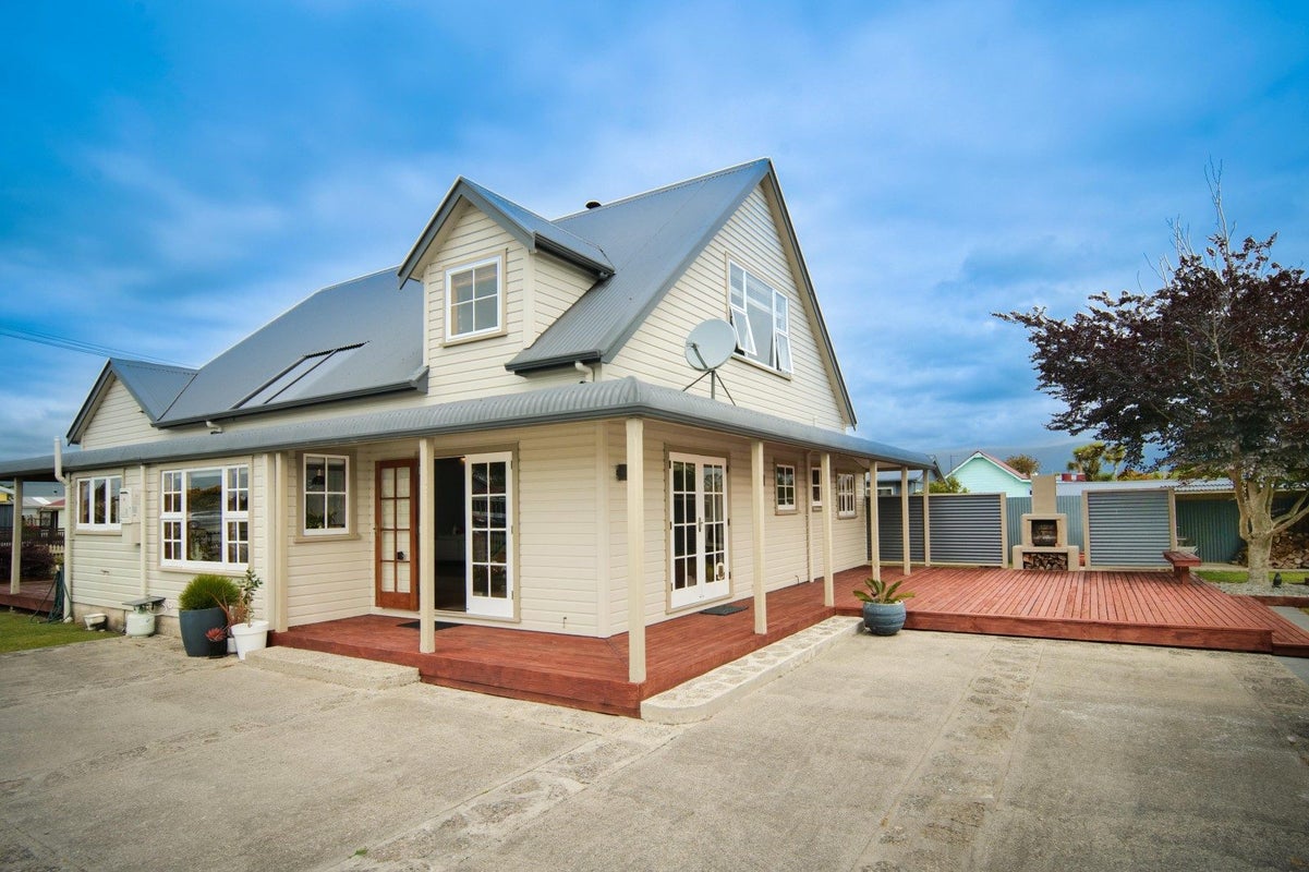 6 Romilly Street, Westport, Westport - Carousel 1