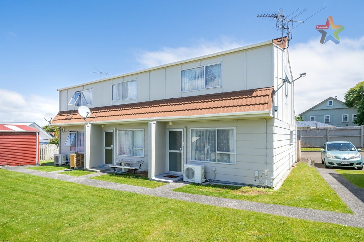 31C PHARAZYN ST, ALICETOWN, LOWER HUTT - Carousel 1