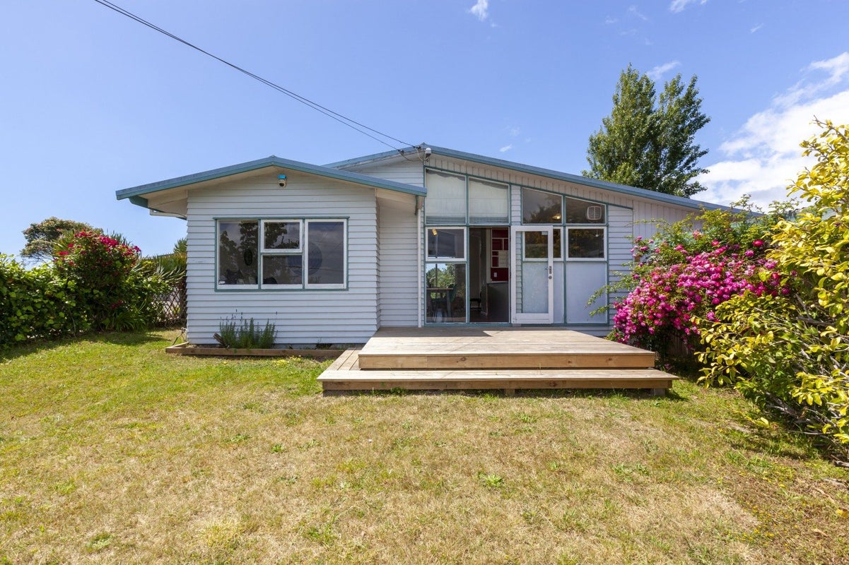 18 Tui Road, Raumati Beach, Paraparaumu - Carousel 1