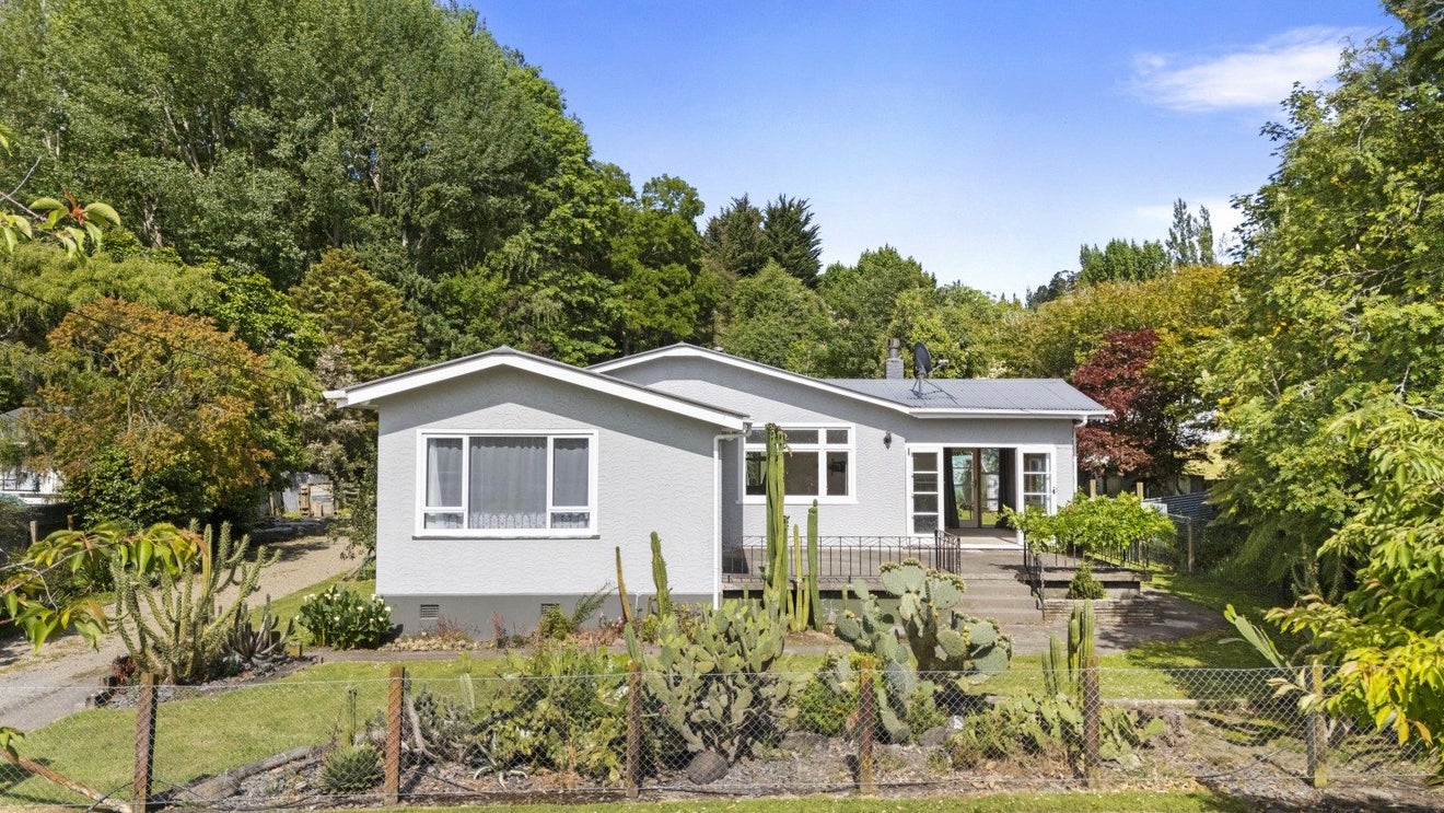 19 Ongo Road, Hunterville - Carousel 27