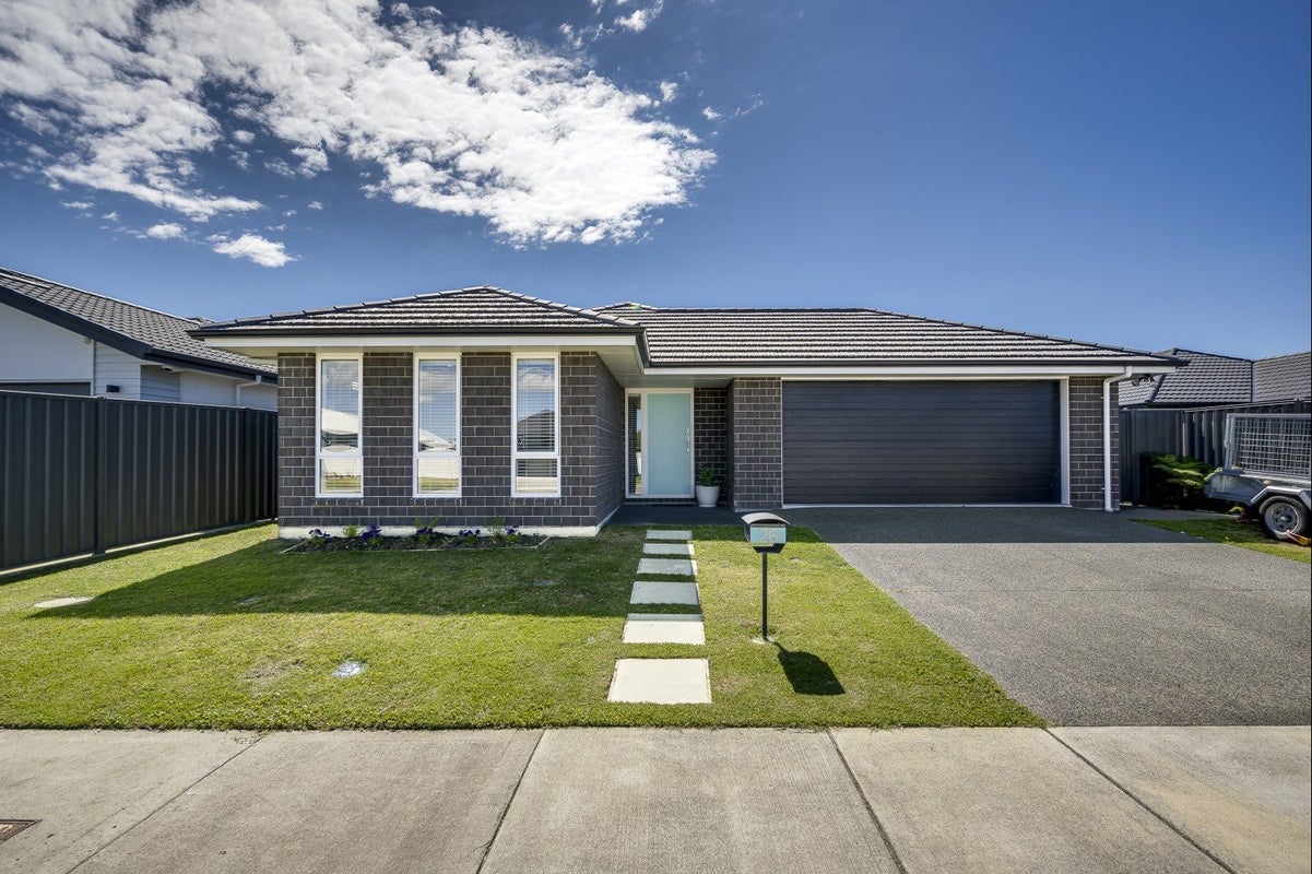 26 Hurunui DR, MEEANEE, NAPIER - Carousel 1