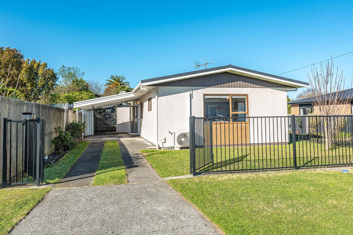 3 Queen Street, Aramoho, Whanganui - Carousel 1