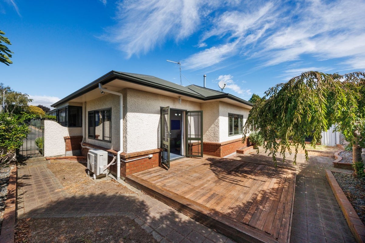 12 Franklin Avenue, Hokowhitu, Palmerston North - Carousel 1