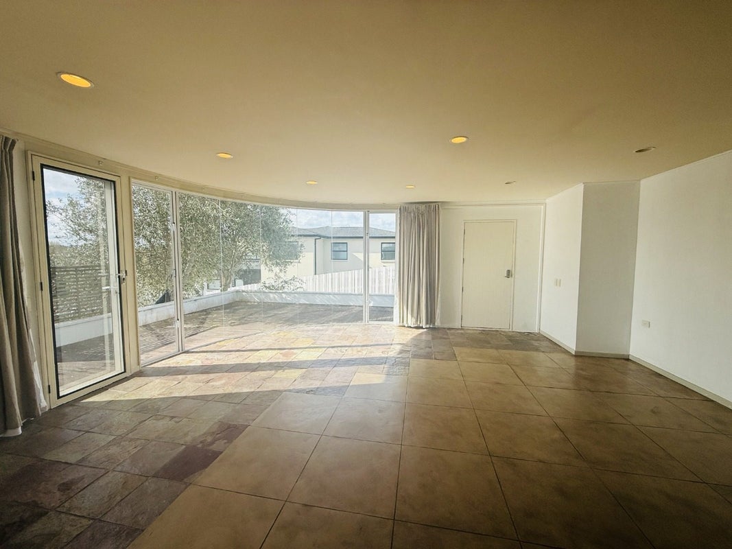 17 Pounamu Avenue, Greenhithe, Auckland - Carousel 2