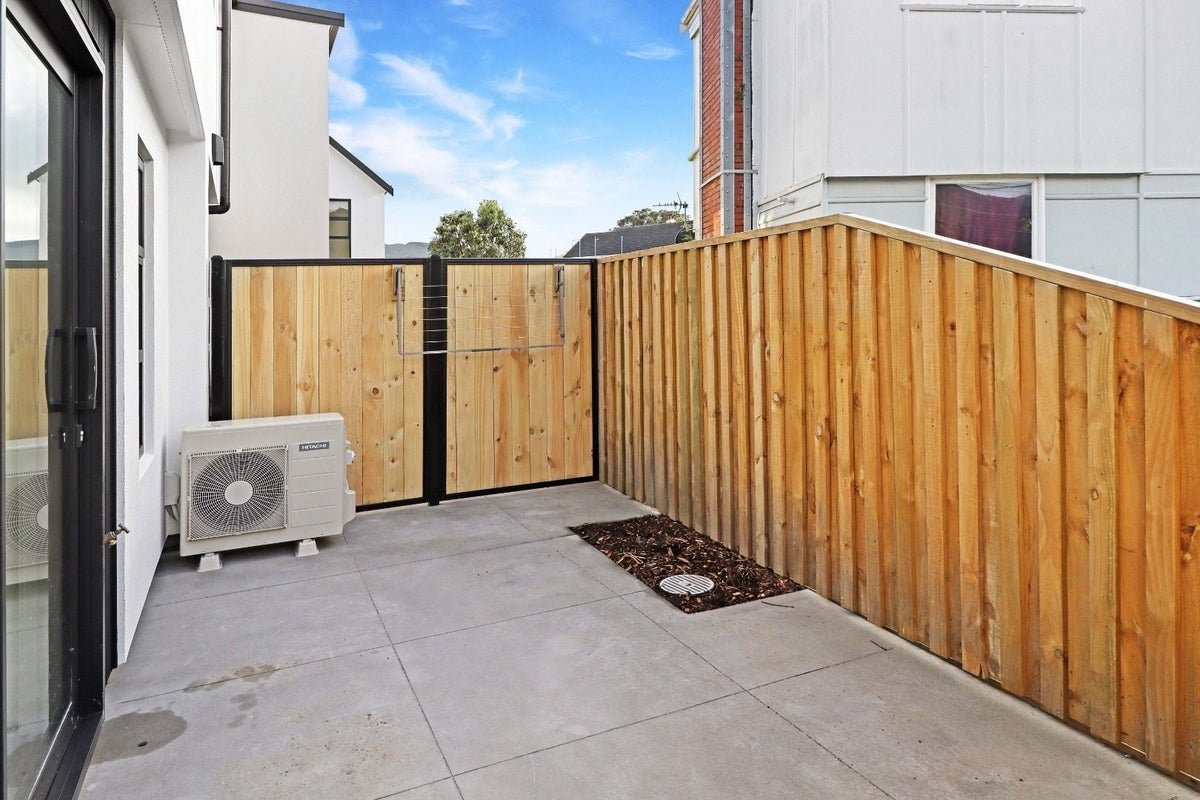 1/92 Oxford Terrace, Epuni, Lower Hutt - Carousel 12