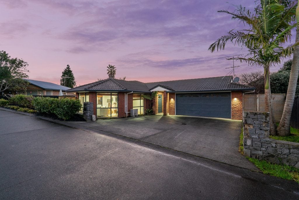 12 Hocken Place, Mangere Bridge, Auckland - Carousel 1