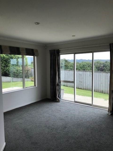 33 Aspiring Terrace, Aotea, Porirua - Carousel 2