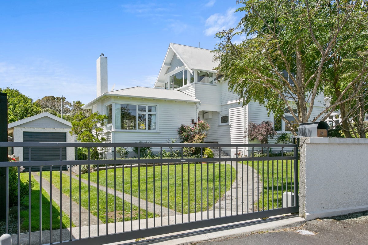 13 Paynters Avenue, Strandon, New Plymouth - Carousel 23