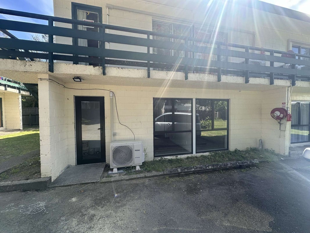 5/12 Wood Street, Wallaceville, Upper Hutt - Carousel 1