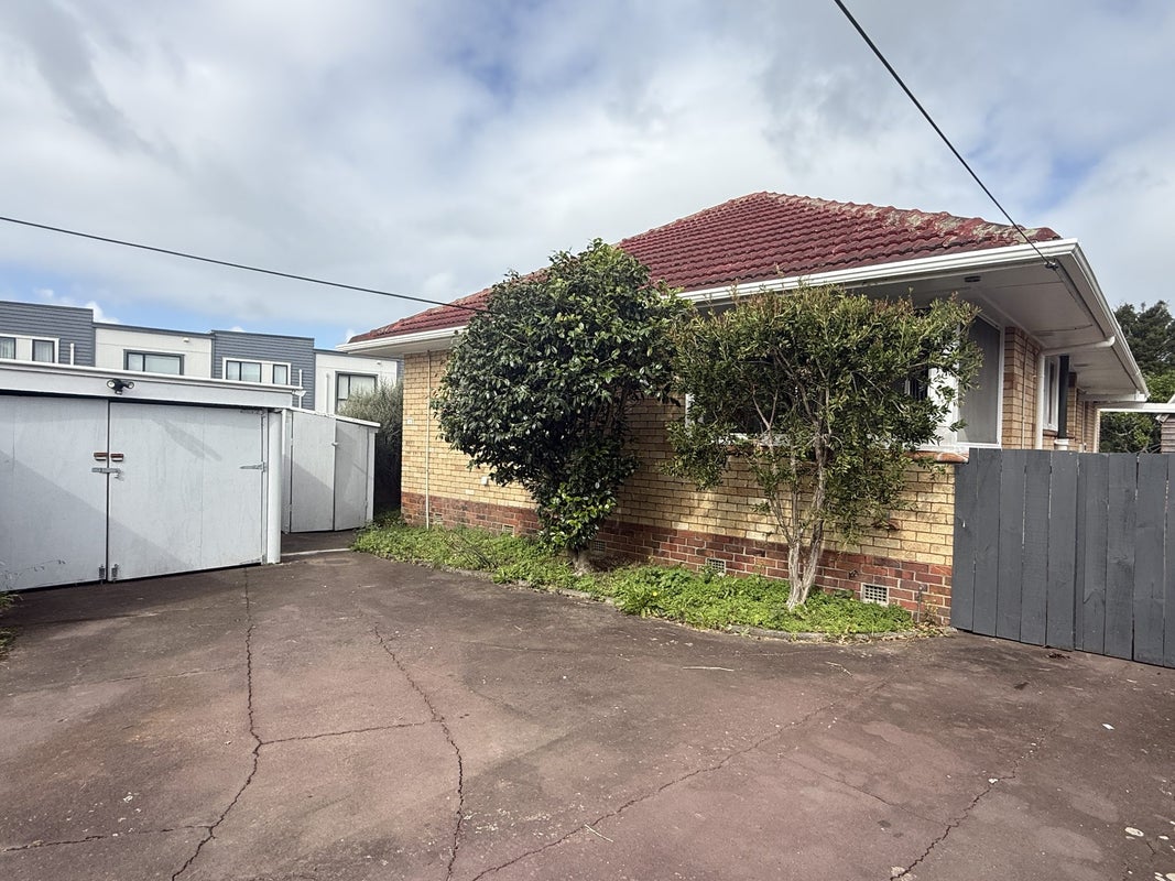 186 Rangatira Road, Beach Haven, Auckland - Carousel 2