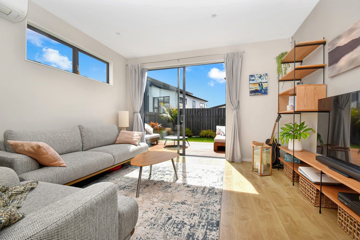 4 Whakanoho Road, Westgate, Auckland - Carousel 1