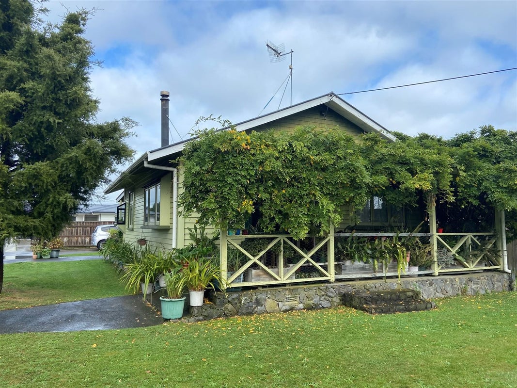11 Saxton Street, Levin, Levin - Carousel 1