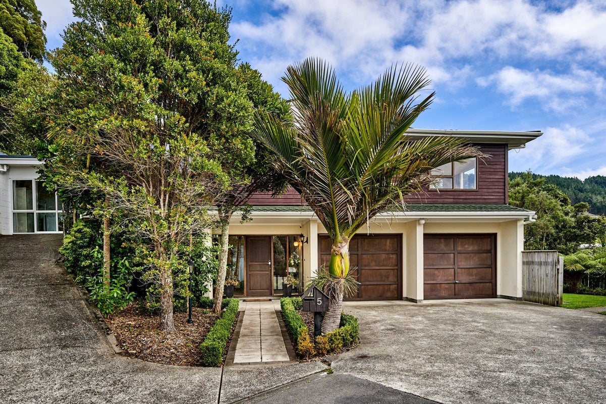 5 Achilles Close, Tawa, Wellington - Carousel 2