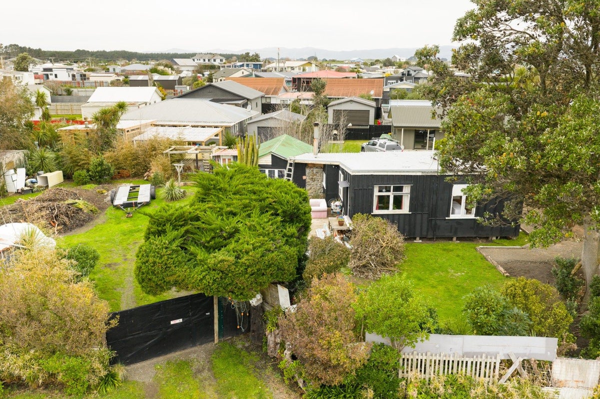 8 Robbie Street, Foxton Beach, Foxton - Carousel 2