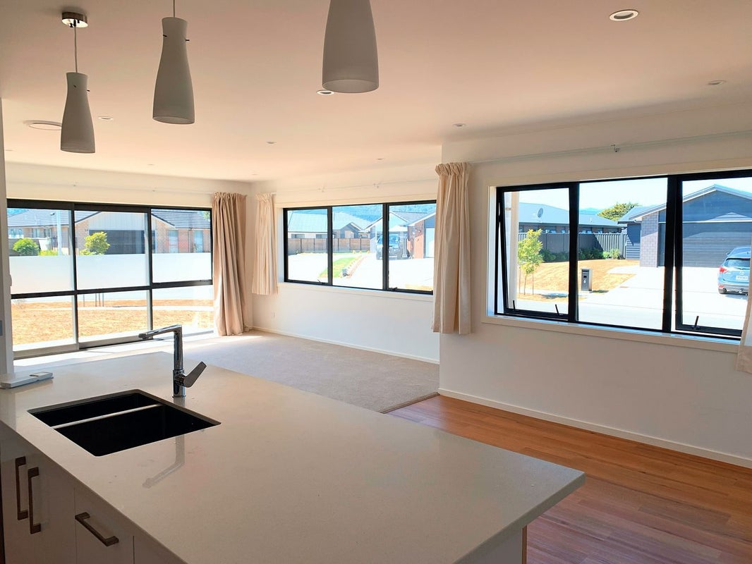 5 Filmer Crescent, Wallaceville, Upper Hutt - Carousel 2