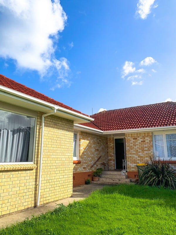 44 Birdwood Avenue, Papatoetoe, Auckland - Carousel 1