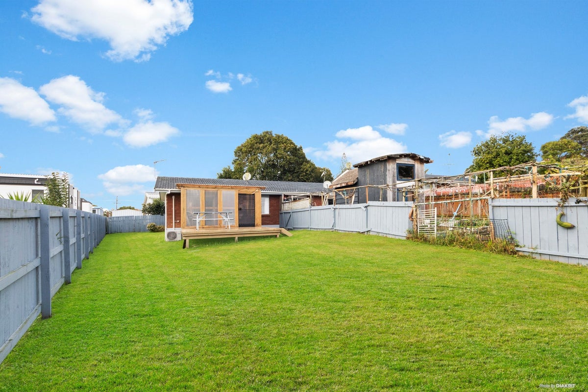 4/102 Lynwood Road, New Lynn, Auckland - Carousel 1