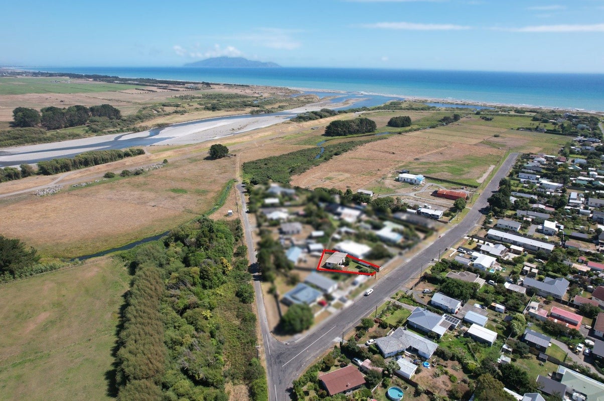39 Kiharoa Street, Otaki Beach, Otaki - Carousel 2
