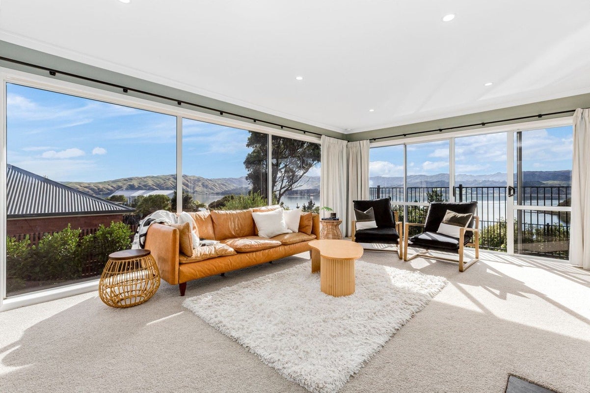 11 Spinnaker Drive, Whitby, Porirua - Carousel 2