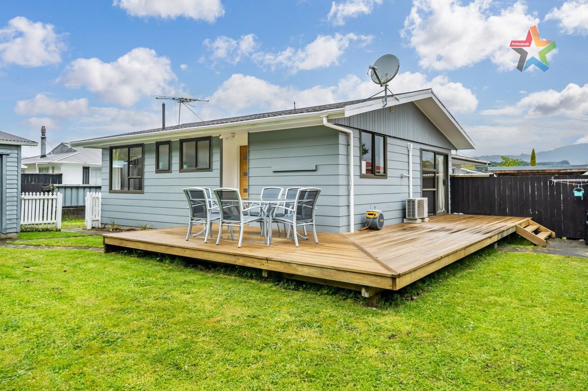 43B HARTFORD Crescent , TOTARA PARK, UPPER HUTT - Carousel 1