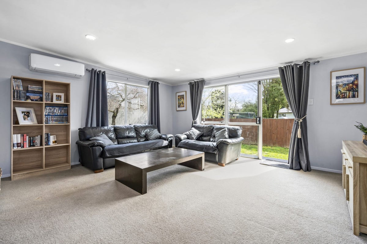 15 Sewell Place, Leamington, Cambridge - Carousel 1