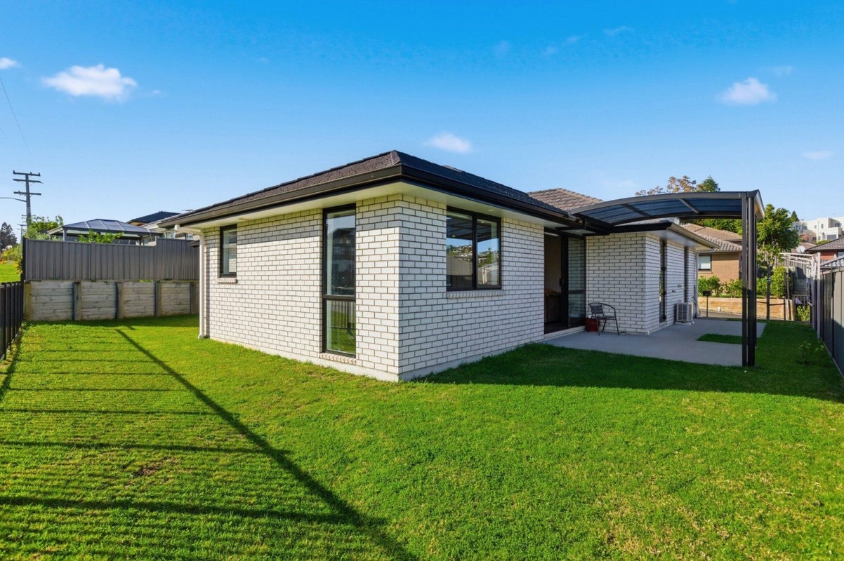 12 Godwit Lane, Welcome Bay, Tauranga - Carousel 1