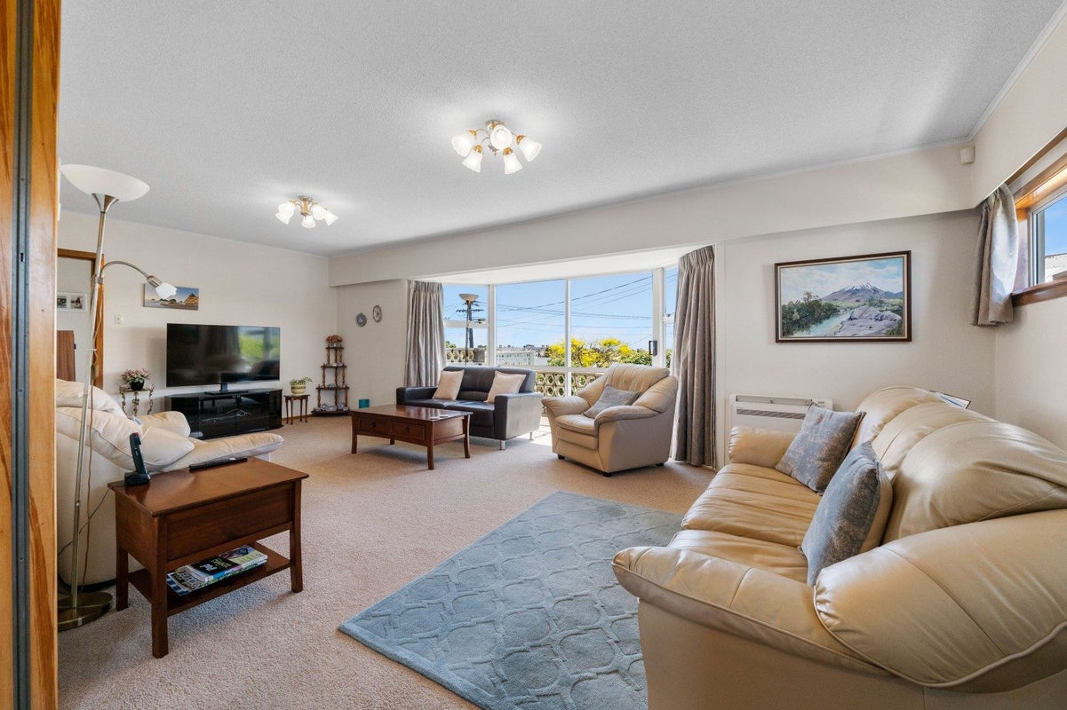 11 Hulke Crescent, Bell Block, New Plymouth - Carousel 2