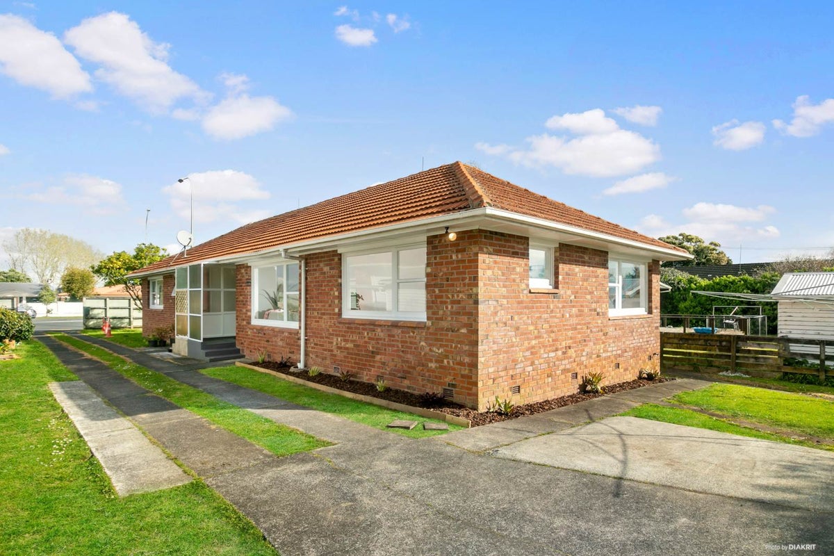84B Maioro Street, New Windsor, Auckland - Carousel 1