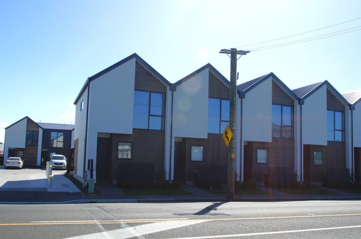 1/27 New Brighton Road, Shirley, Christchurch - Carousel 1