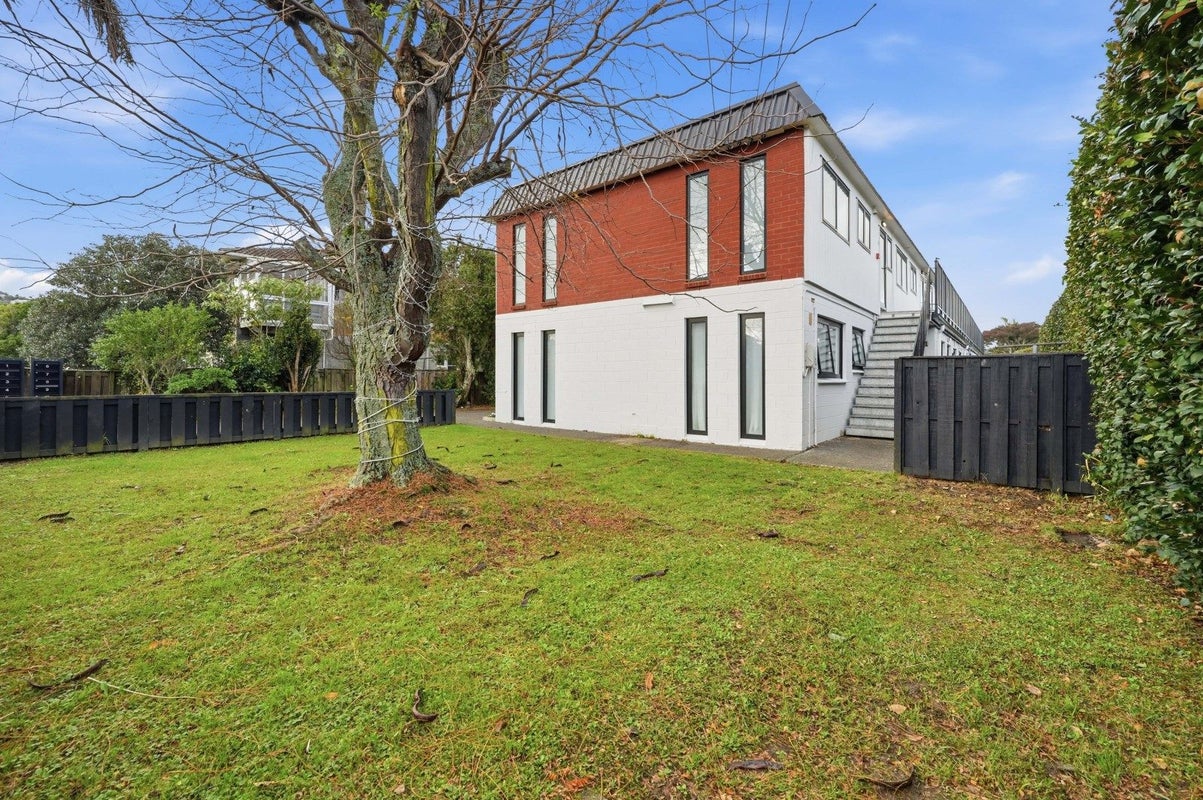 10/767 Beach Road, Browns Bay, Auckland - Carousel 2
