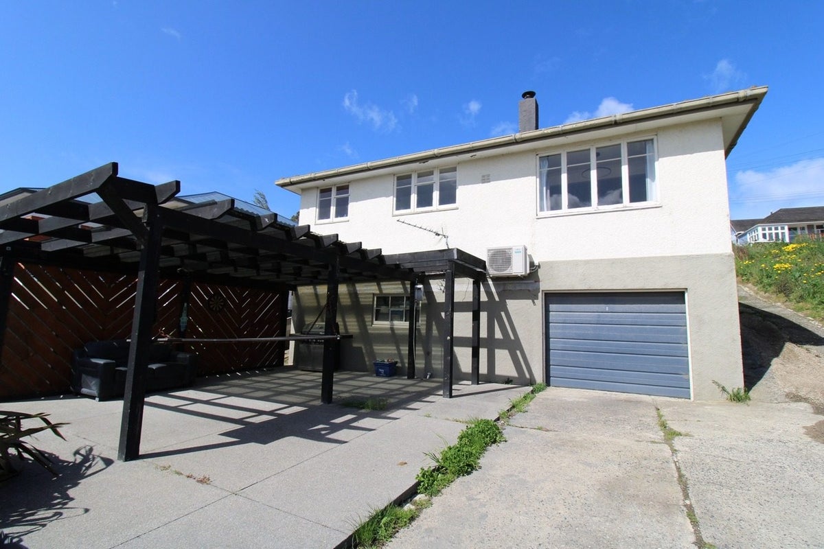 30 Scotland Terrace, Green Island, Dunedin - Carousel 1