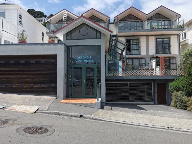 52B Hawker Street, Mount Victoria, Wellington - Carousel 1
