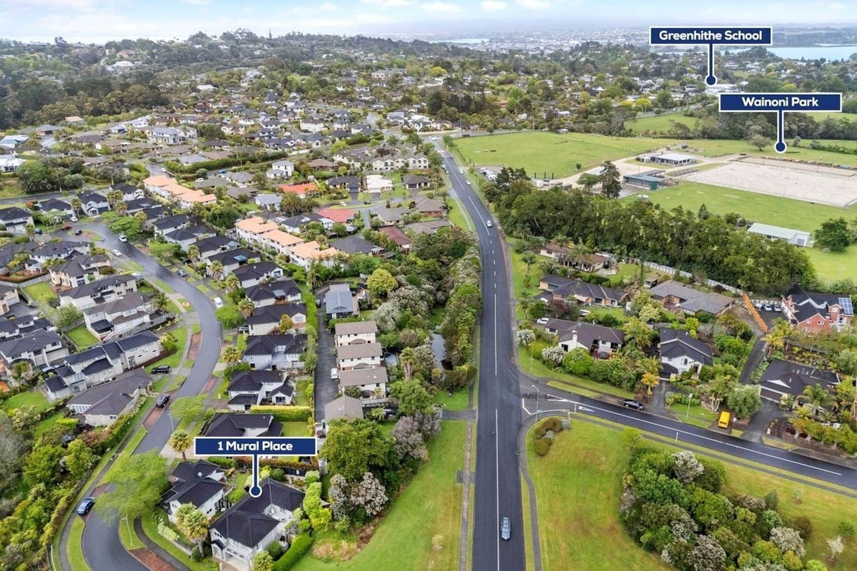 1 Mural Place, Greenhithe, Auckland - Carousel 21