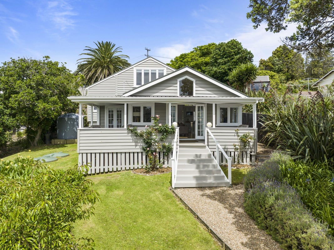 2 Waikare Road, Oneroa, Waiheke Island - Carousel 2