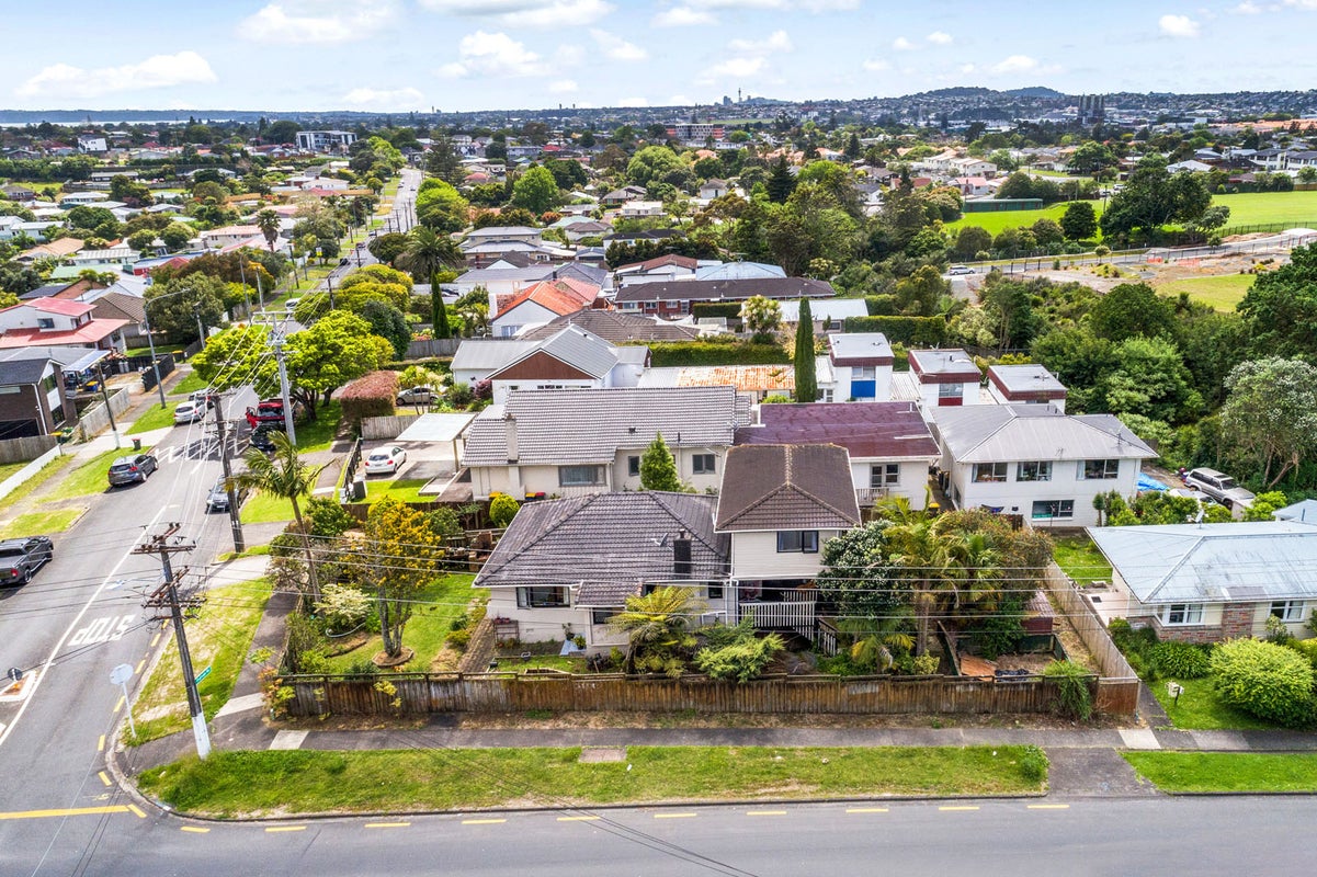 56 Fruitvale Road, New Lynn, Auckland - Carousel 2